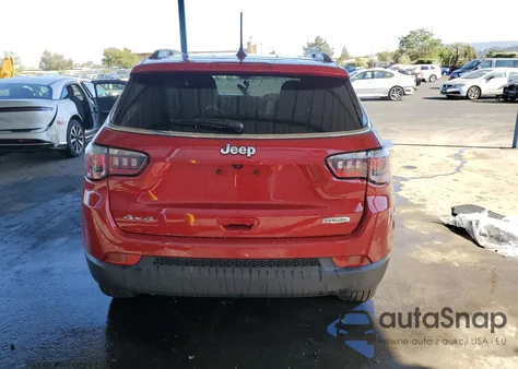 2025 Jeep Compass Latitude z USA, uszkodzony, nr VIN 3C4NJDBN3ST549796